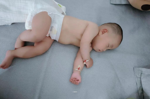 贵港怀孕多久会显肚子